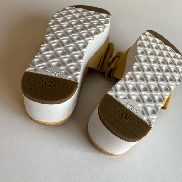 UGG Mustard Yellow Velvet Bow White Wedge Flip Flops Sandals size 8.5 - Picture 12 of 14